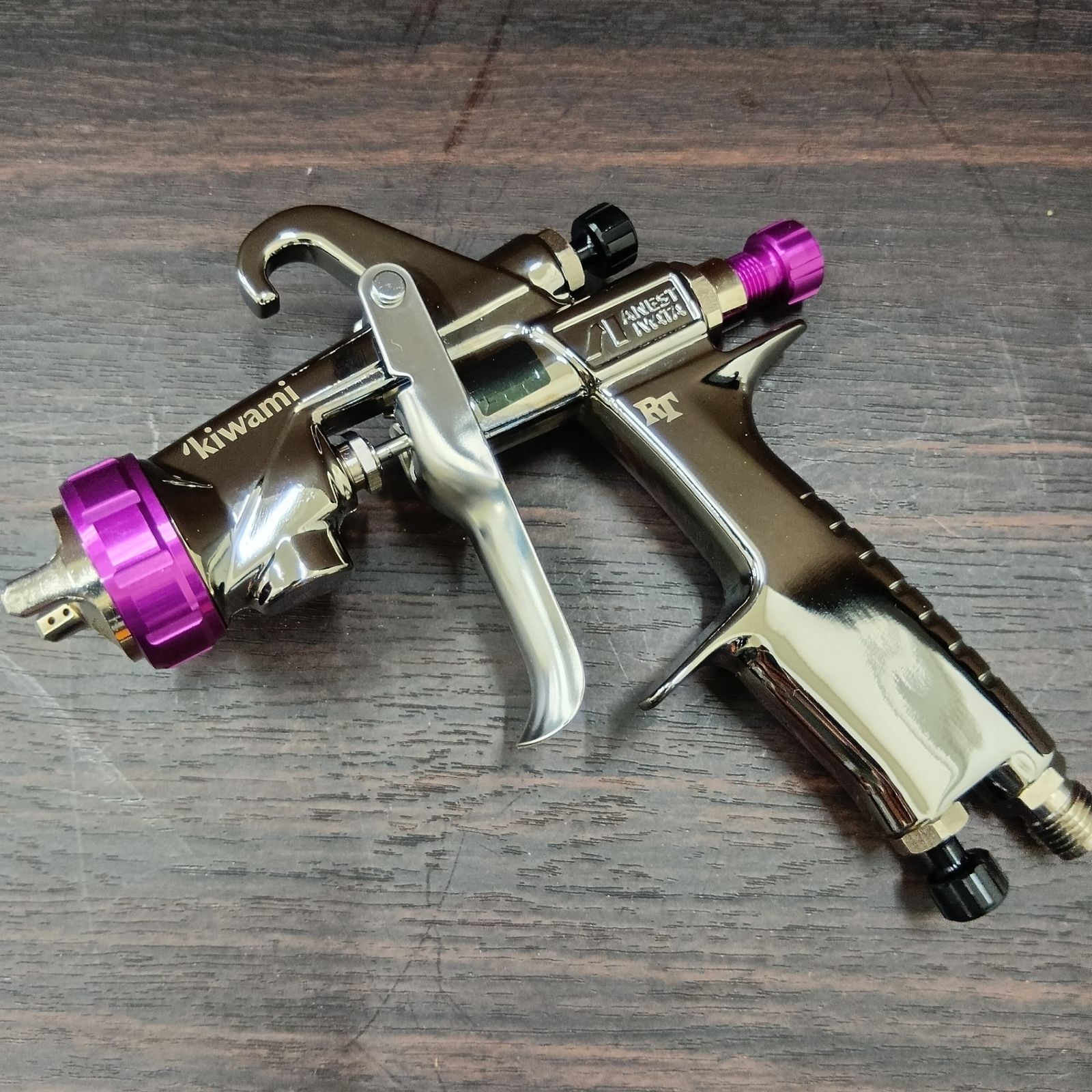 アネスト岩田 重力式 スプレーガン3点セット エアースプレーガン 塗料カップ 手元圧力計 KIWAMI-1-13 B 10 PC-400 SB-2 LF