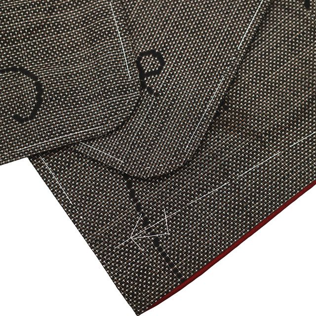 こげ茶色 葡萄唐草