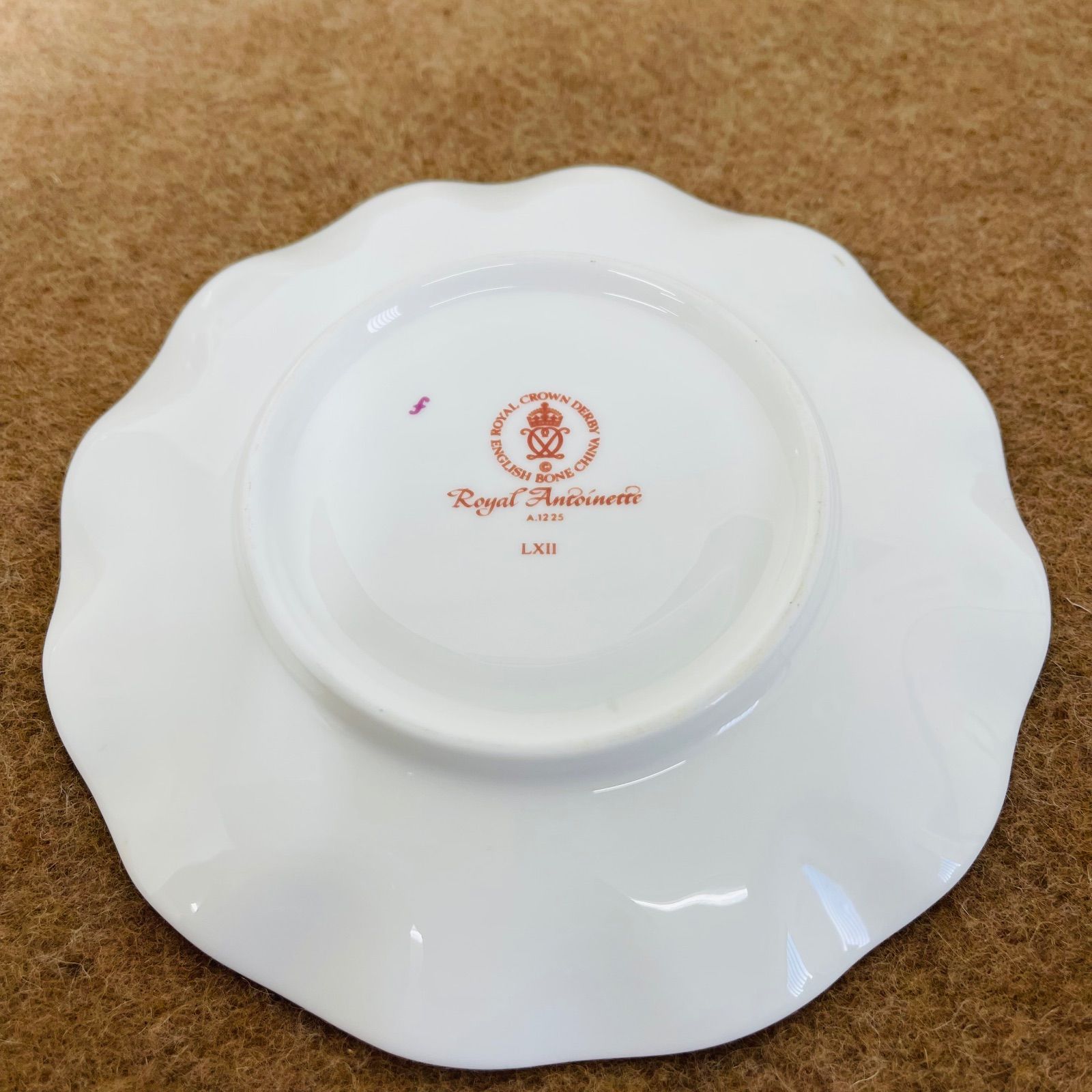  ロイヤルクラウンダービー ロイヤルアントワネットシリーズ ティーカップ ソーサー セット 品 箸置き カップ ソーサー コーヒー ティーカップ