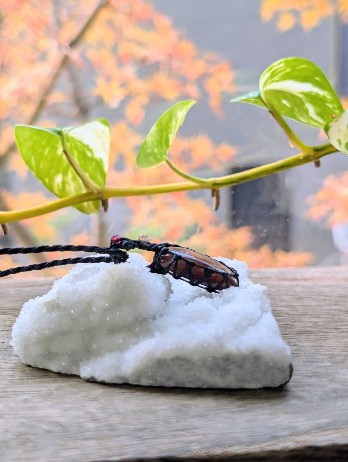 パープルヘイズサンストーン マクラメ編みネックレス