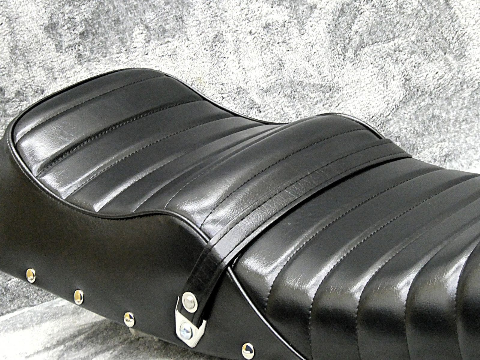 Z1000MK2 鋲打ち 黒皮 タックロールシート/ブラックZ750FX-1黒 あんこ