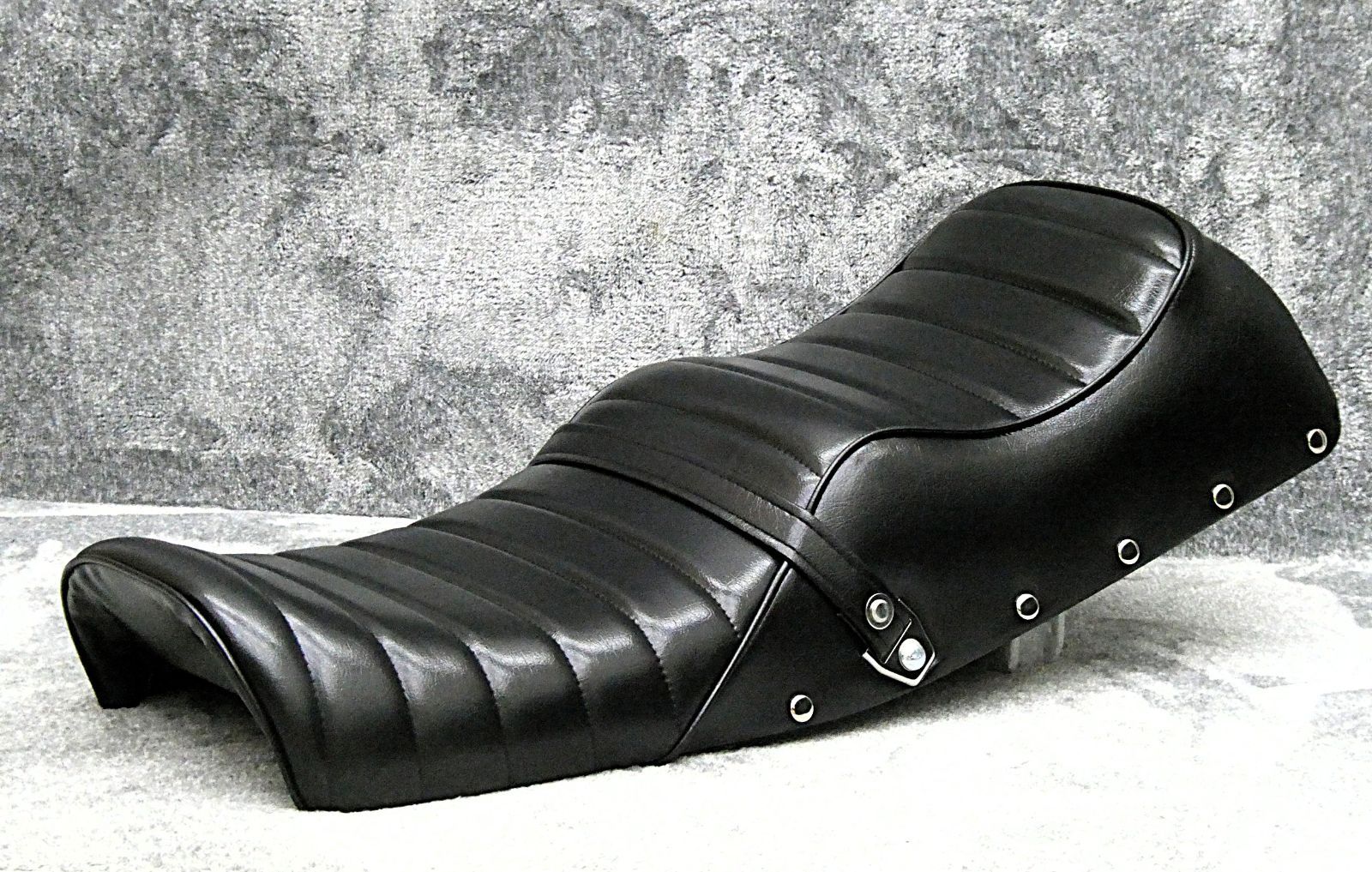 Z1000MK2 鋲打ち 黒皮 タックロールシート/ブラックZ750FX-1黒 あんこ