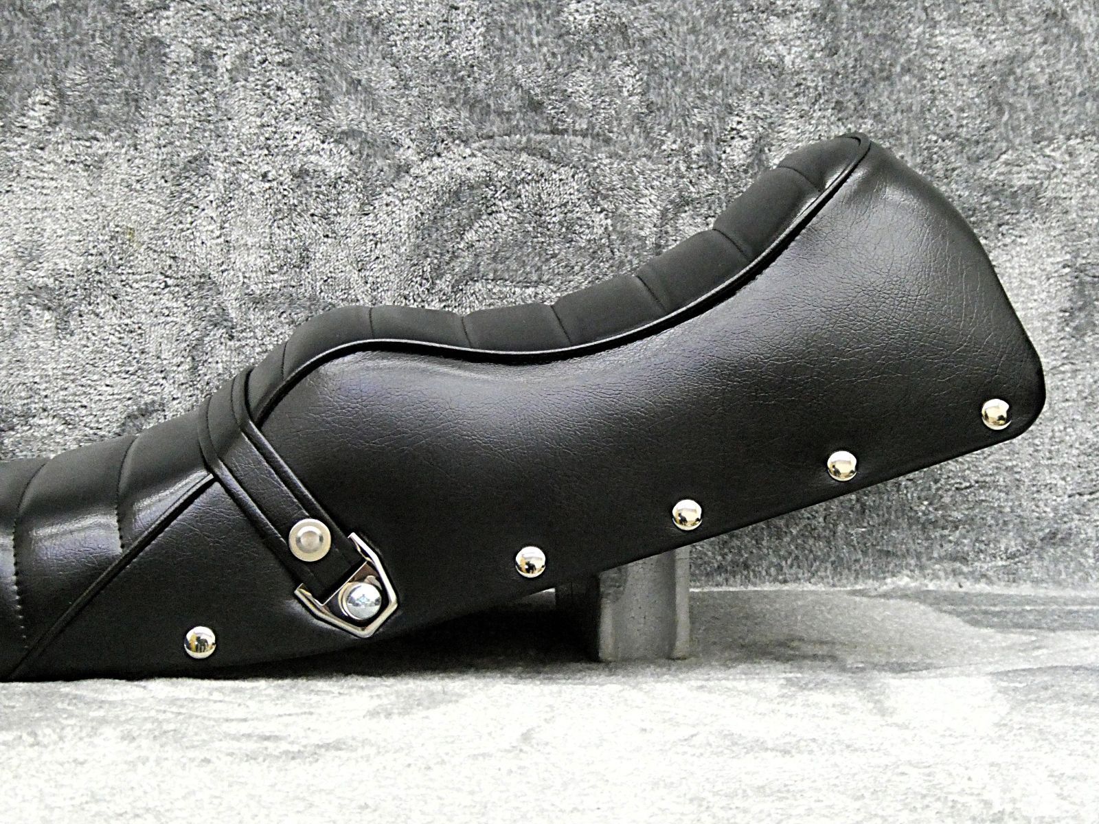 Z1000MK2 鋲打ち 黒皮 タックロールシート/ブラックZ750FX-1黒 あんこ