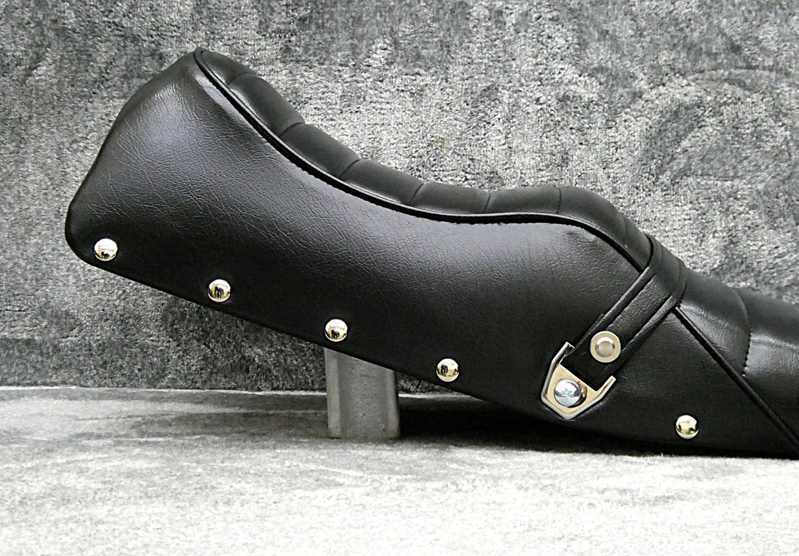 Z1000MK2 鋲打ち 黒皮 タックロールシート/ブラックZ750FX-1黒 あんこ