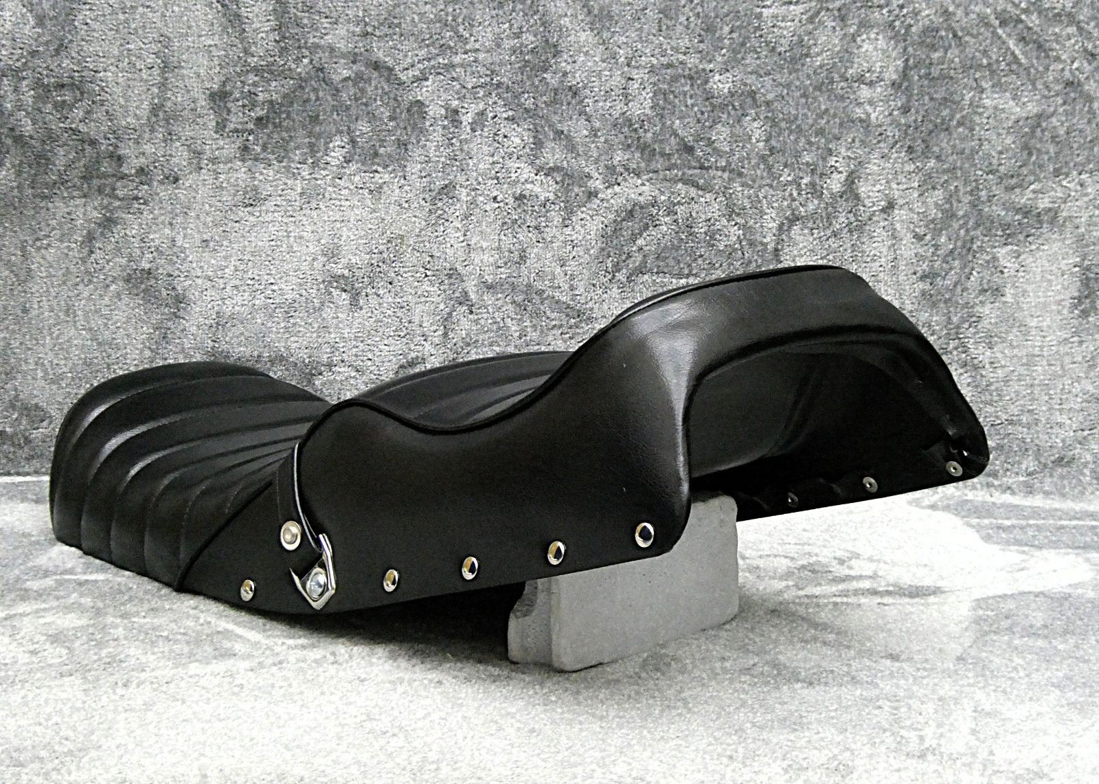 Z1000MK2 鋲打ち 黒皮 タックロールシート/ブラックZ750FX-1黒 あんこ