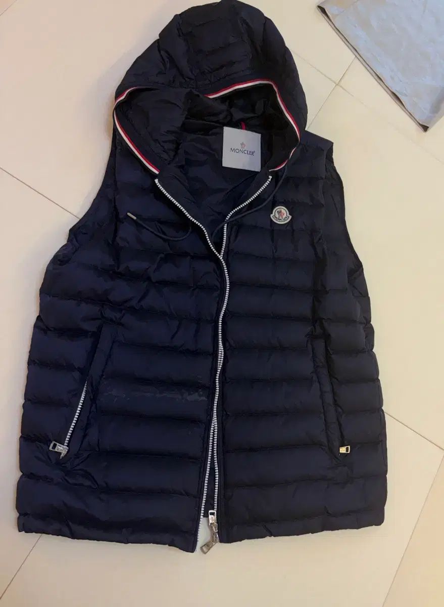 モンクレール ダウンベスト サイズ4 100 ネイビー ユニセックス