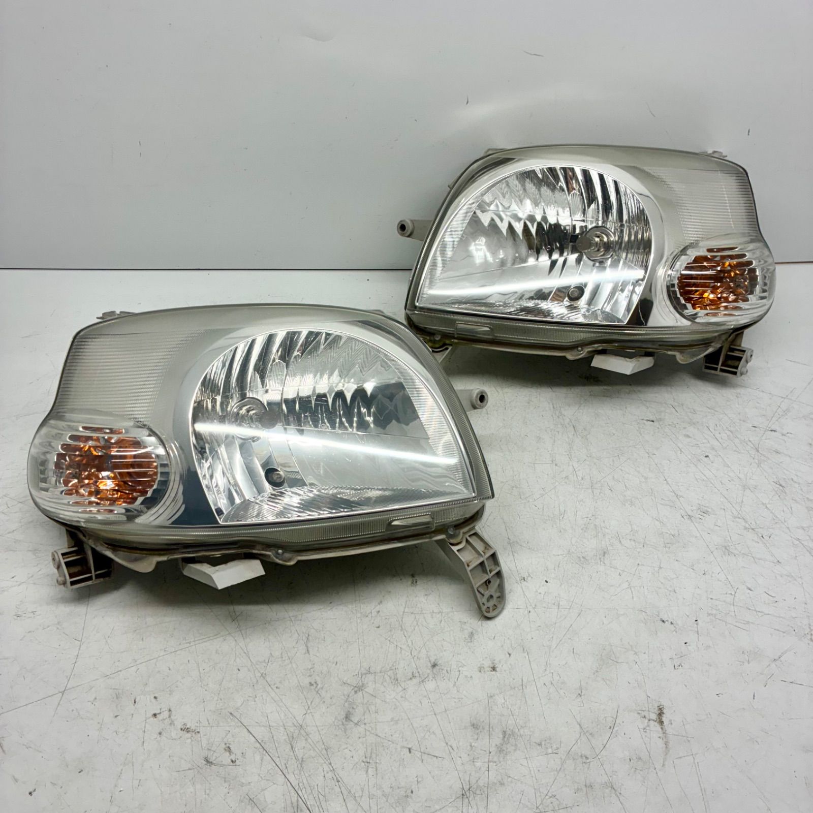 割れ無【コーティング済】ダイハツ L235S L245S エッセ ヘッドライト ランプ レンズ 左右セット LR レベ付 koito 100-51824 P71769