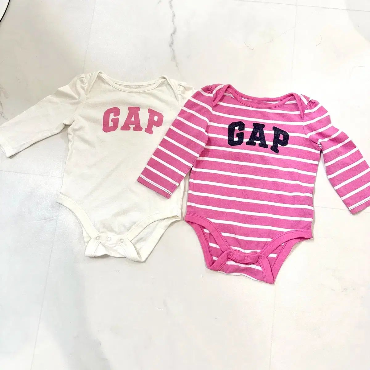 GAP ギャップ 赤ちゃん ボディスーツ ロンパース ベビー服