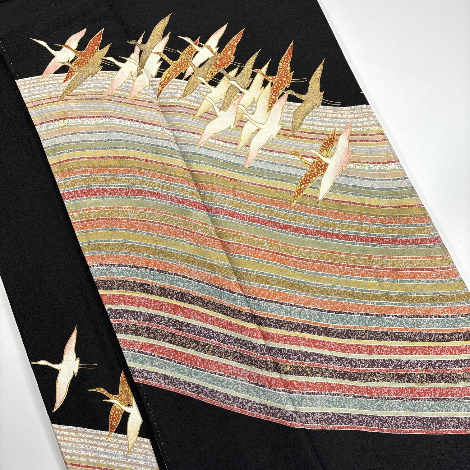 着物まとめ売り　正絹振袖4枚　留袖1枚　着用可　リメイク素材　目立った汚れなし 黒留袖 4枚 正絹 着物まとめ売り 同梱購入歓迎 リメイク用 着付け練習