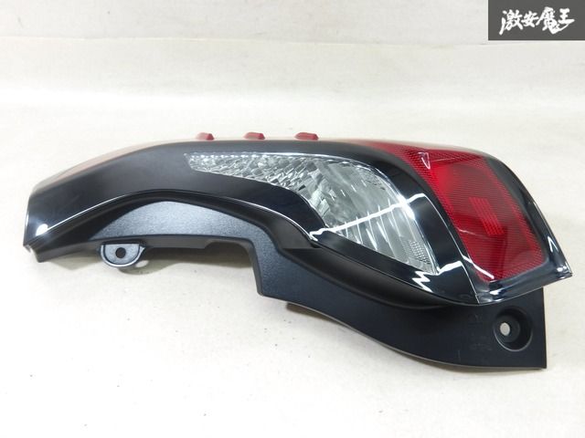 トヨタ 純正 MXPK10 MXPK11 MXPK15 MXPK16 アクア テールライト