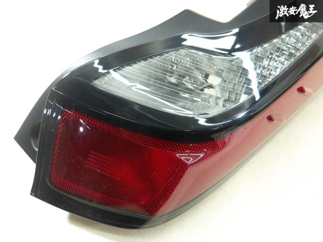トヨタ 純正 MXPK10 MXPK11 MXPK15 MXPK16 アクア テールライト