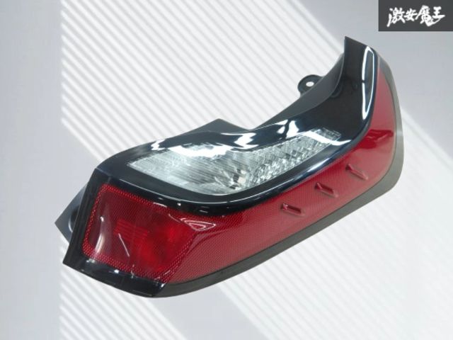 トヨタ 純正 MXPK10 MXPK11 MXPK15 MXPK16 アクア テールライト