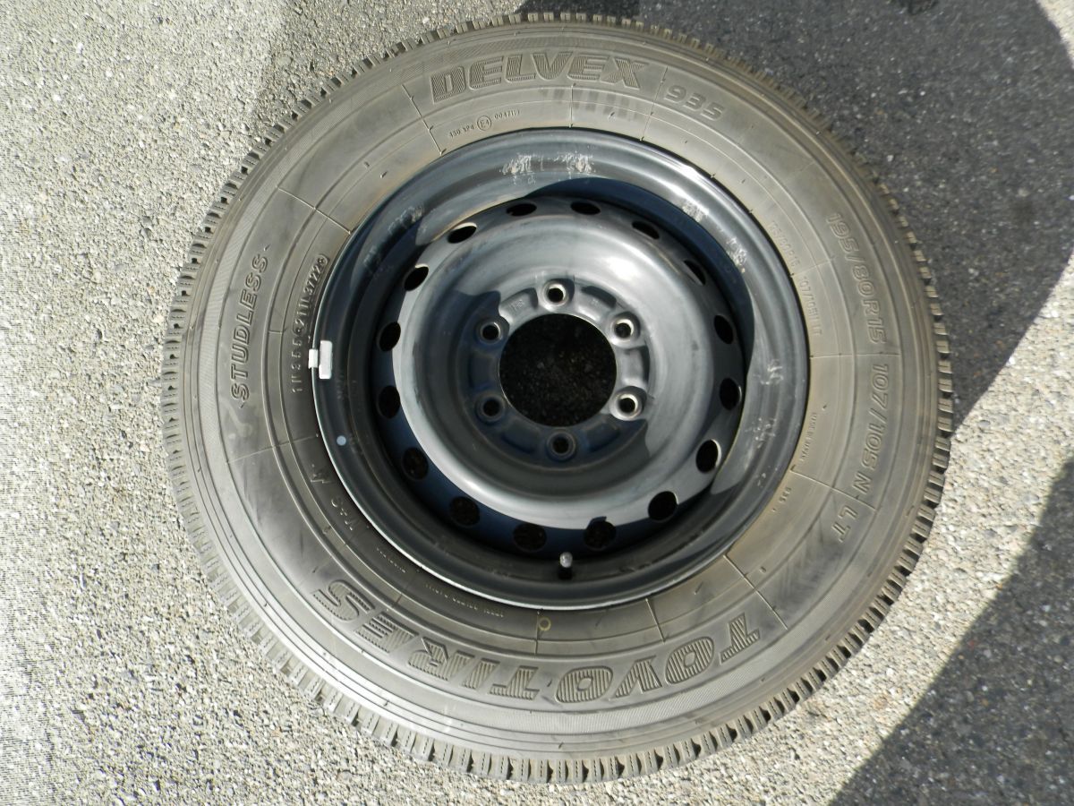 トヨタ 200 ハイエース 15インチ スチールホイール付スタッドレスタイヤ 4本SET 195 80 R 15 107 105 N LT 製 6 0 J 35 H 139 7