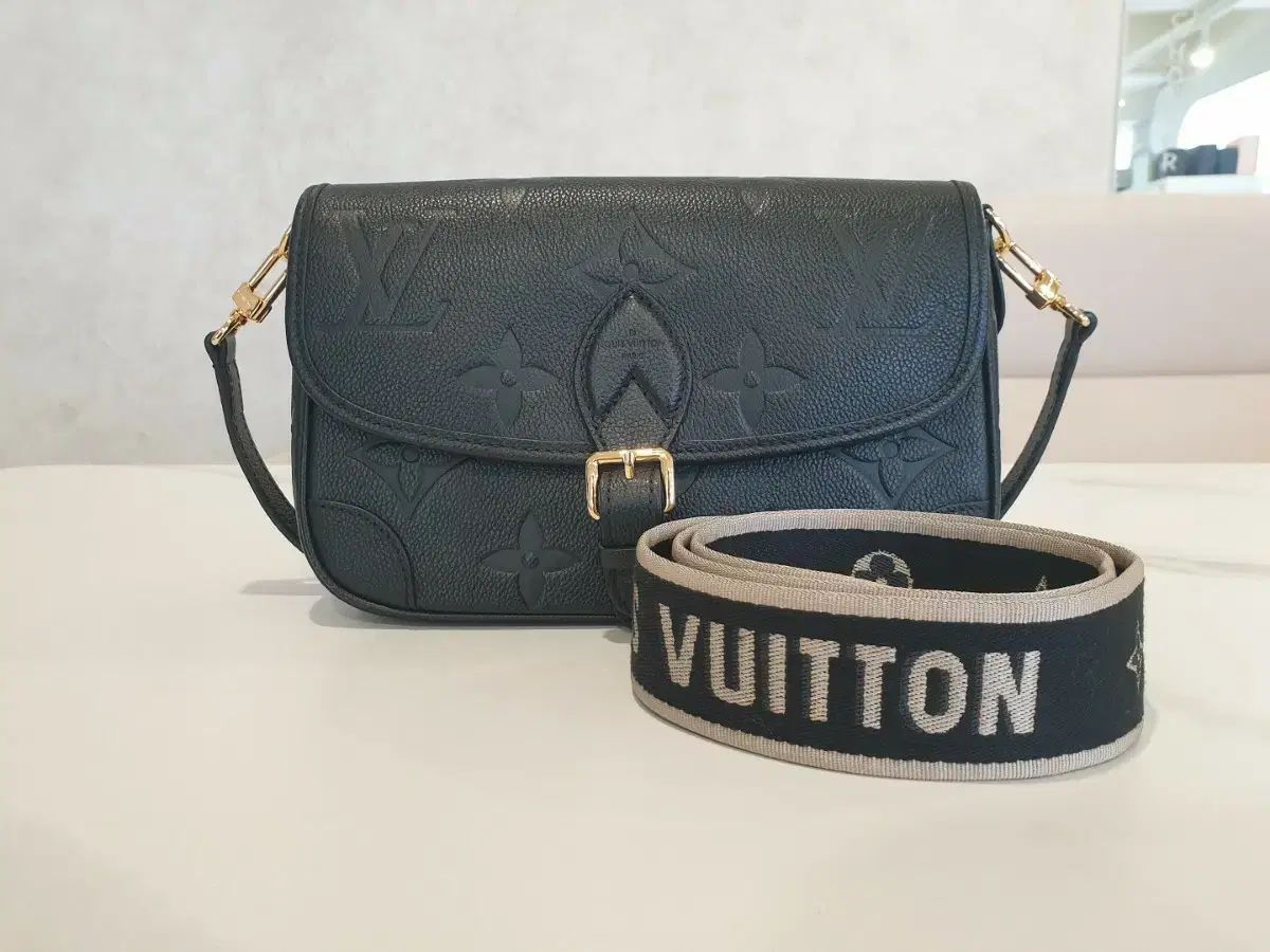 ルイヴィトン エンブロイダリー ダイアン ブラック クロスバック含む M 46386
