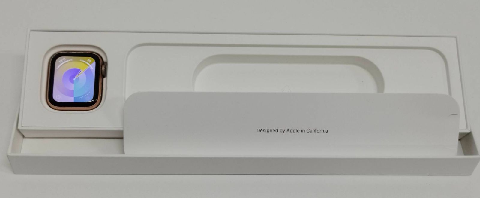 Apple Watch SE 第1世代 GPS 40 mm A 2351 ゴールド MKQ 03 J 6