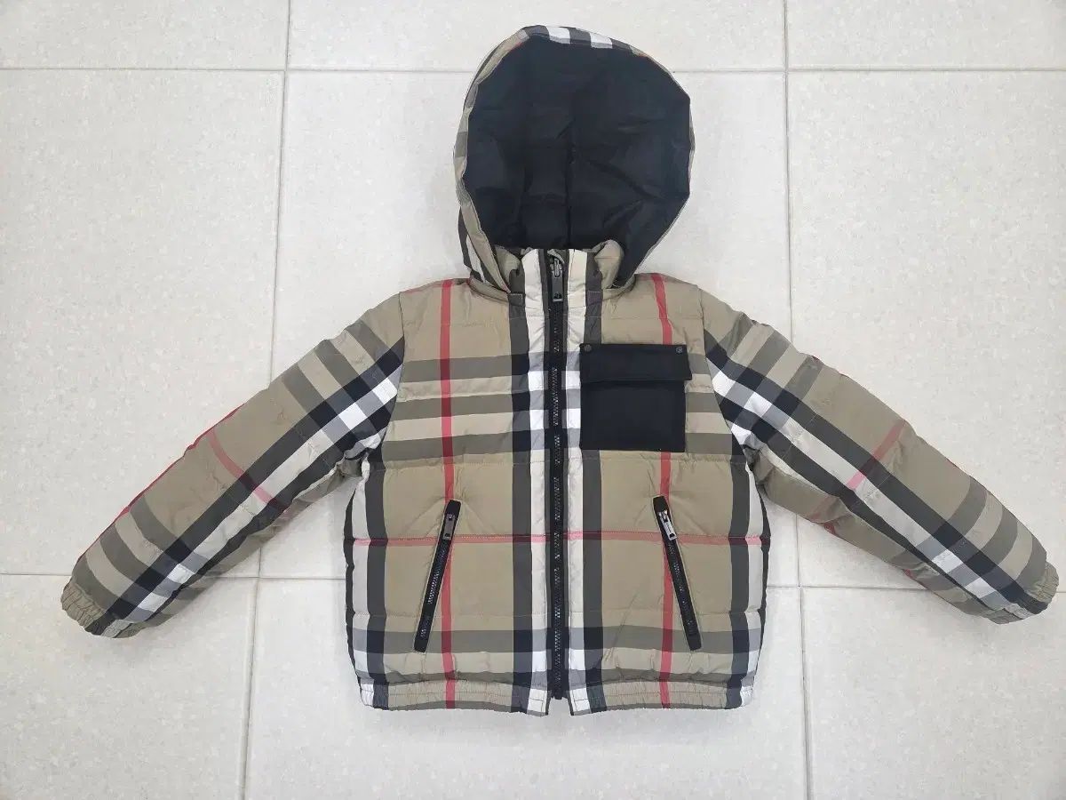バーバリー キッズ リバーシブル ダウン 8 y