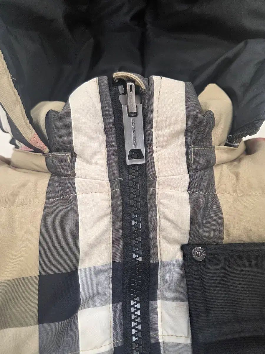 バーバリー キッズ リバーシブル ダウン 8 y