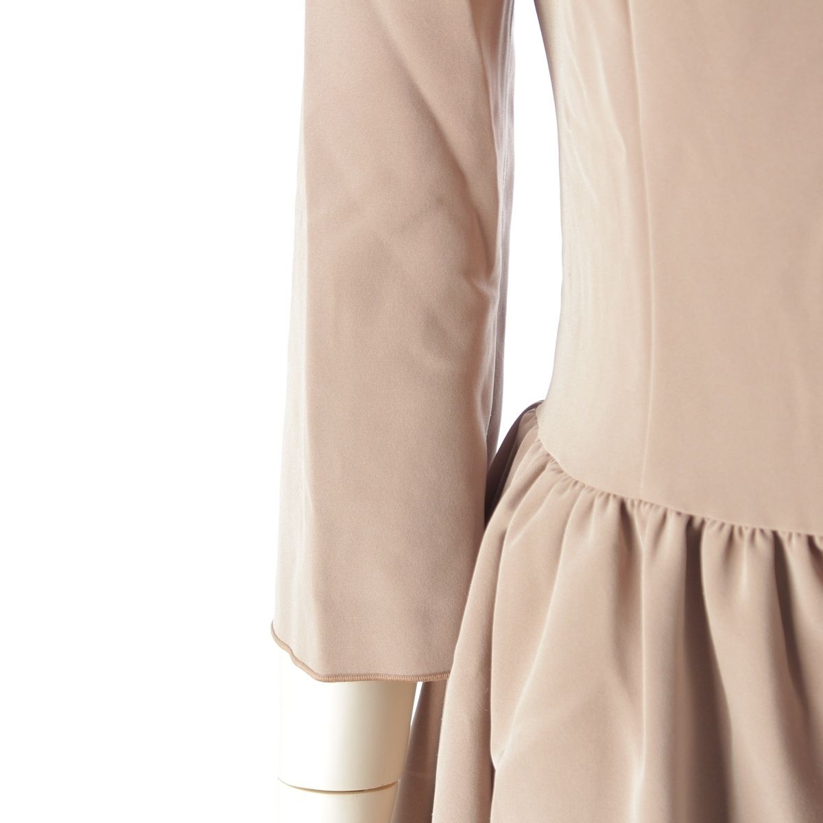 美品✨フォクシー マットストレッチグログランドレス タックフリル ベージュ38 フォクシー ニューヨーク マットストレッチ グログラン フレア