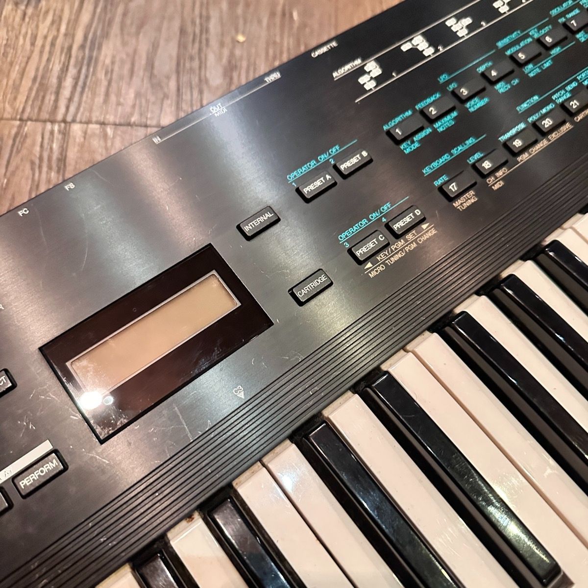 楽器・機材 YAMAHA V2 キーボード シンセサイザー