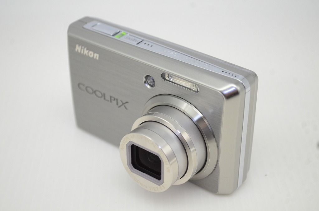 美品 Nikon ニコン COOLPIX S600 コンパクトデジタルカメラ シルバー