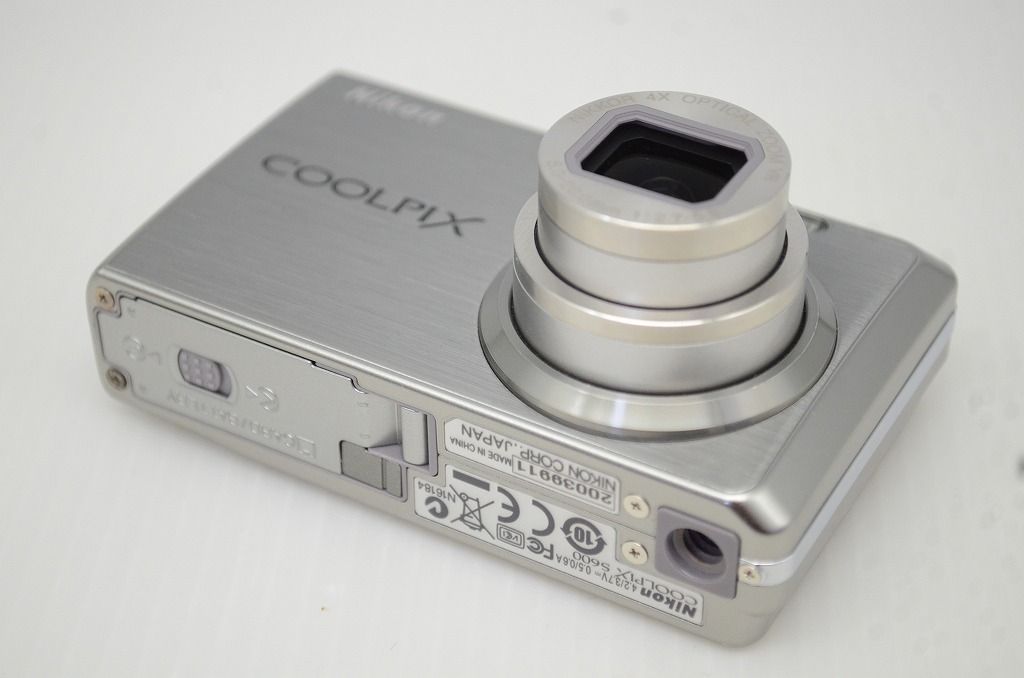 美品 Nikon ニコン COOLPIX S600 コンパクトデジタルカメラ シルバー