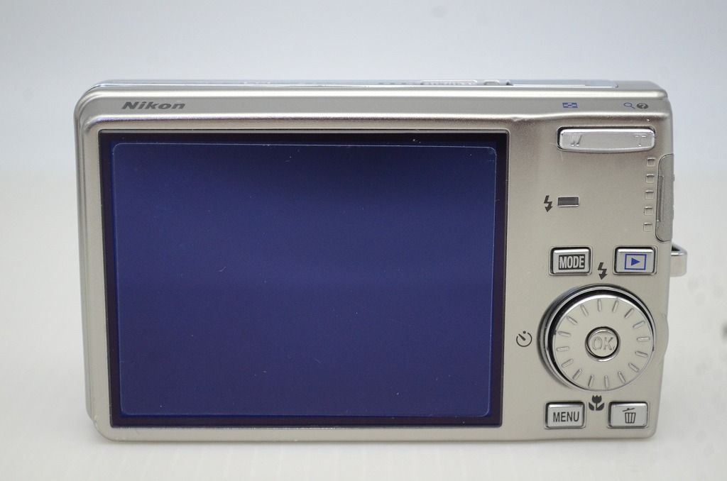美品 Nikon ニコン COOLPIX S600 コンパクトデジタルカメラ シルバー