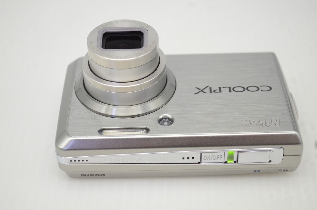 美品 Nikon ニコン COOLPIX S600 コンパクトデジタルカメラ シルバー