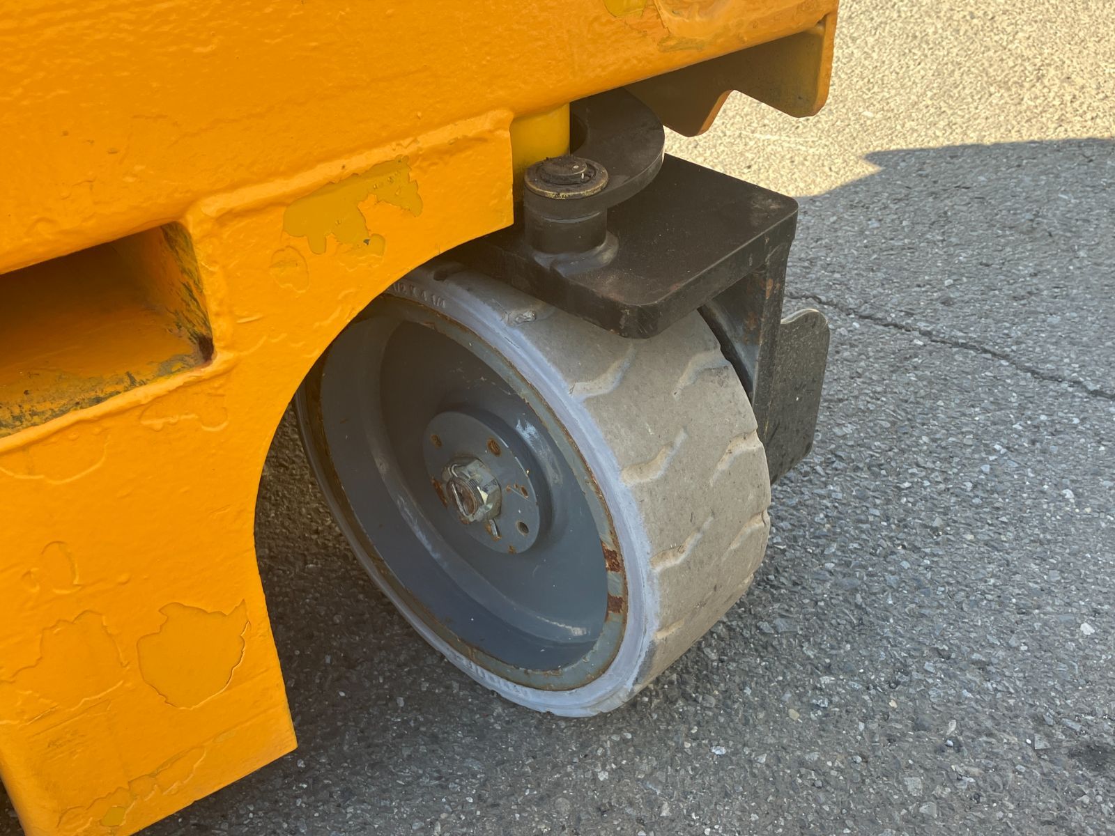  茨城発 ホロット 高所作業車 422時間 2013年式 5 8 m シザース 高所 狭所 充電ケーブル付属 Haulotte 脚立セット トレードはしご その他 脚立 はしご 足場