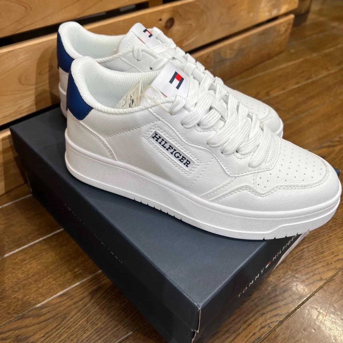 レディース‼️TOMMYHILFIGER トミーヒルフィガー⚫︎靴 スニーカー 
