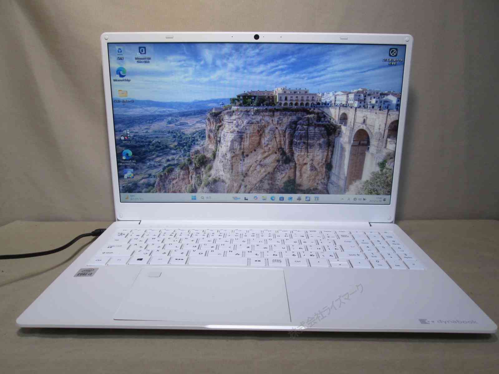 東芝 dynabook Y4 P2Y4PBEW【SSD搭載】 Core i3 1005G1 【Windows11