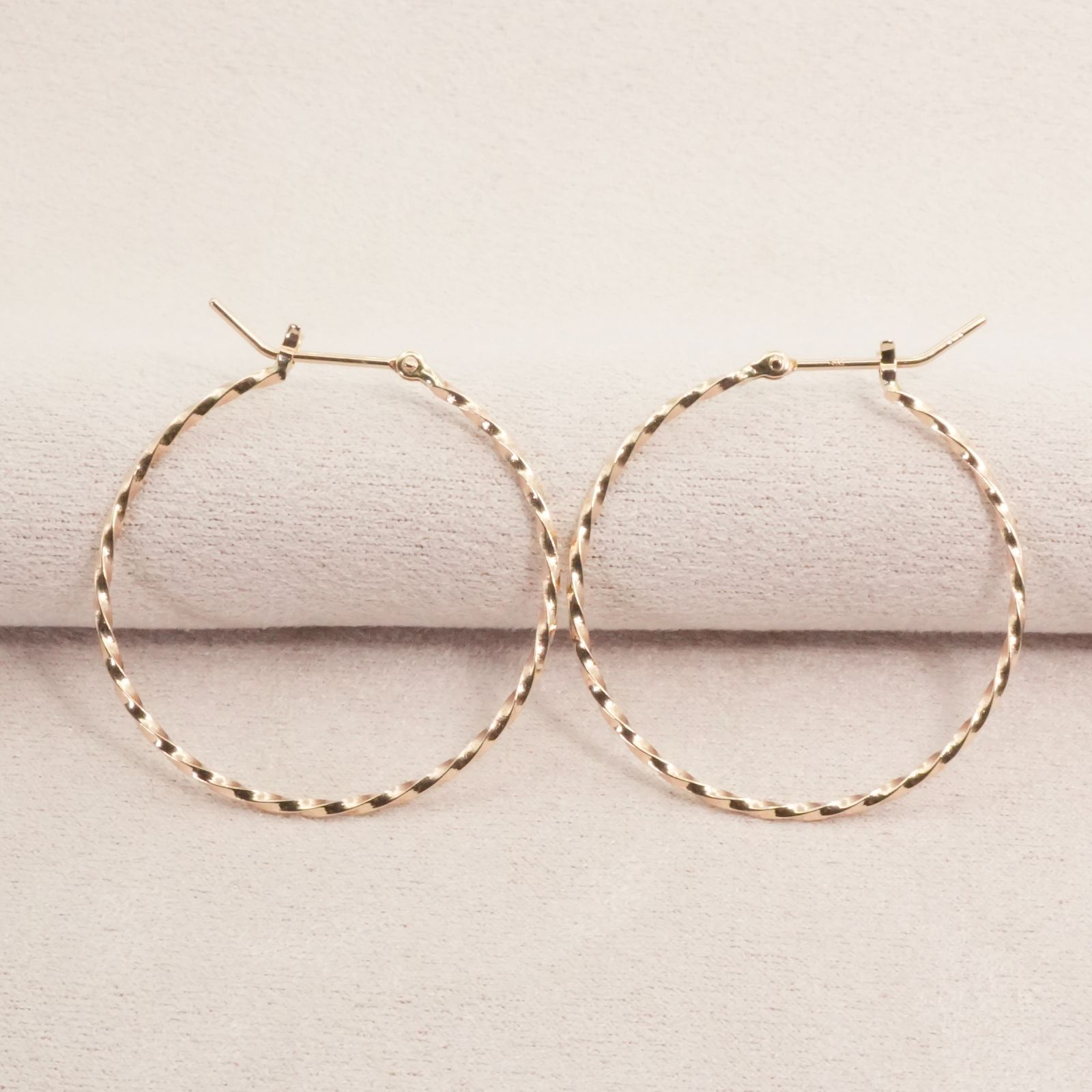 アガット ツイスト フープ K10 ピアス 3cm/25-2349S - メルカリ