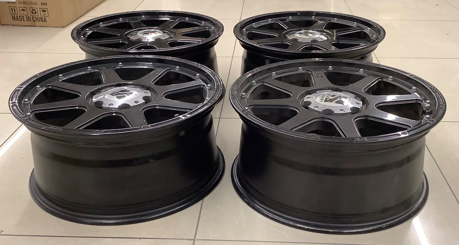 ハイエース キャラバン XTREME J ホイール 139 7 6 H 8 40 18インチ 商品番号