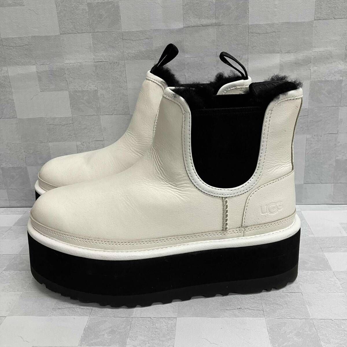 UGG アグー ショートブーツ Neumel Platform chelsea boots US 6 23 cm ホワイト ブラック 厚底ブーツ 箱あり レディース