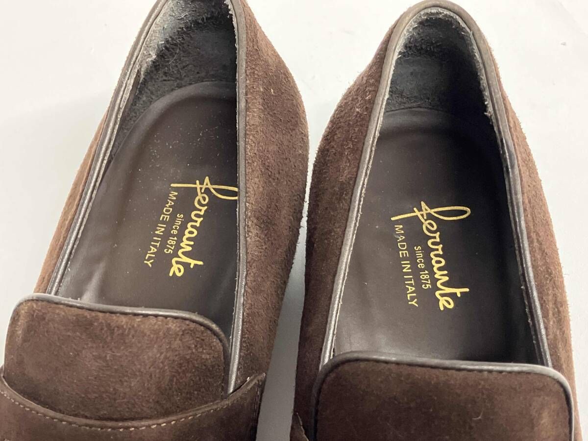 スエードローファー