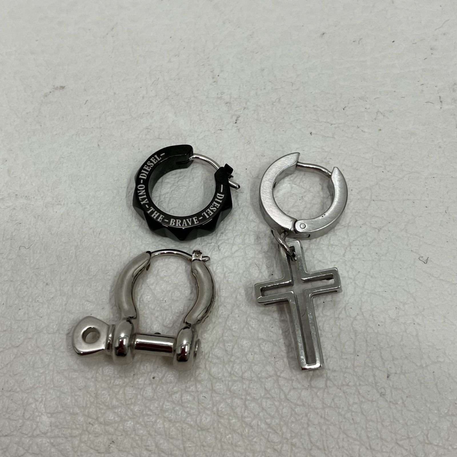 D 9292 DIESEL ディーゼル ピアス まとめ売り 片耳 シングル フープピアス 十字架 クロス シルバーカラー ステンレス ブラック アクセサリー
