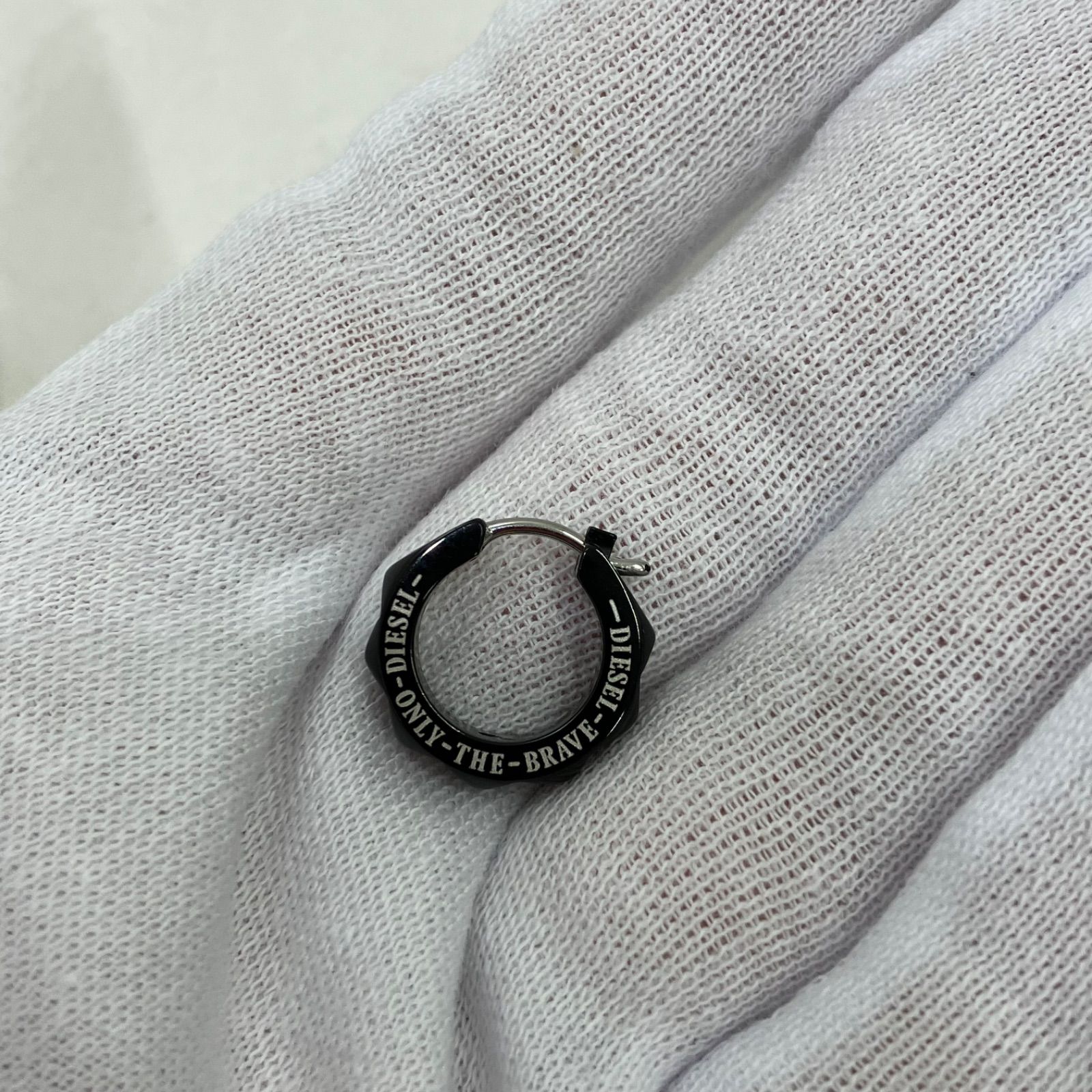 D 9292 DIESEL ディーゼル ピアス まとめ売り 片耳 シングル フープピアス 十字架 クロス シルバーカラー ステンレス ブラック アクセサリー