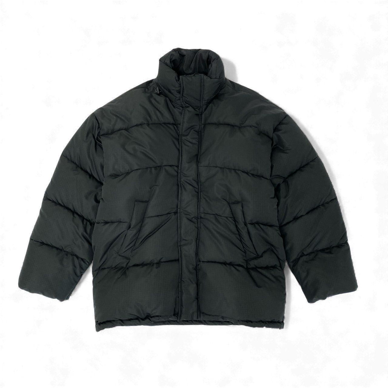 3 k 28 バレンシアガ バックロゴ リップストップ パファージャケット アウター 20 AW 621982 44 ブラック メンズu 02 t