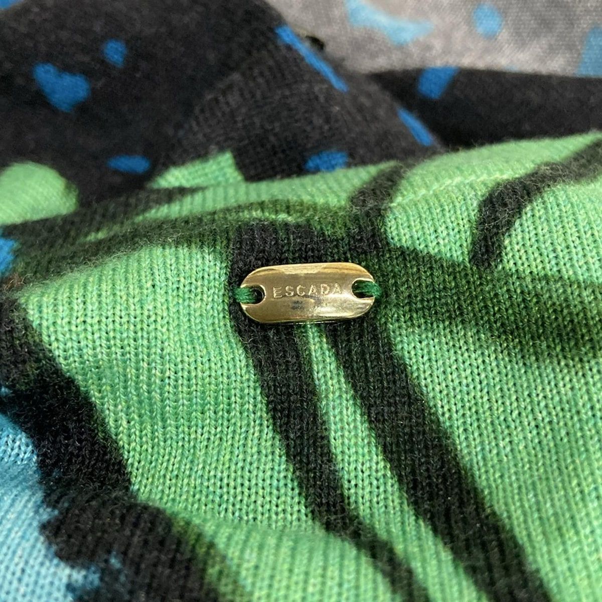 ESCADA(エスカーダ) カーディガン サイズS レディース美品 - 黒×マルチ