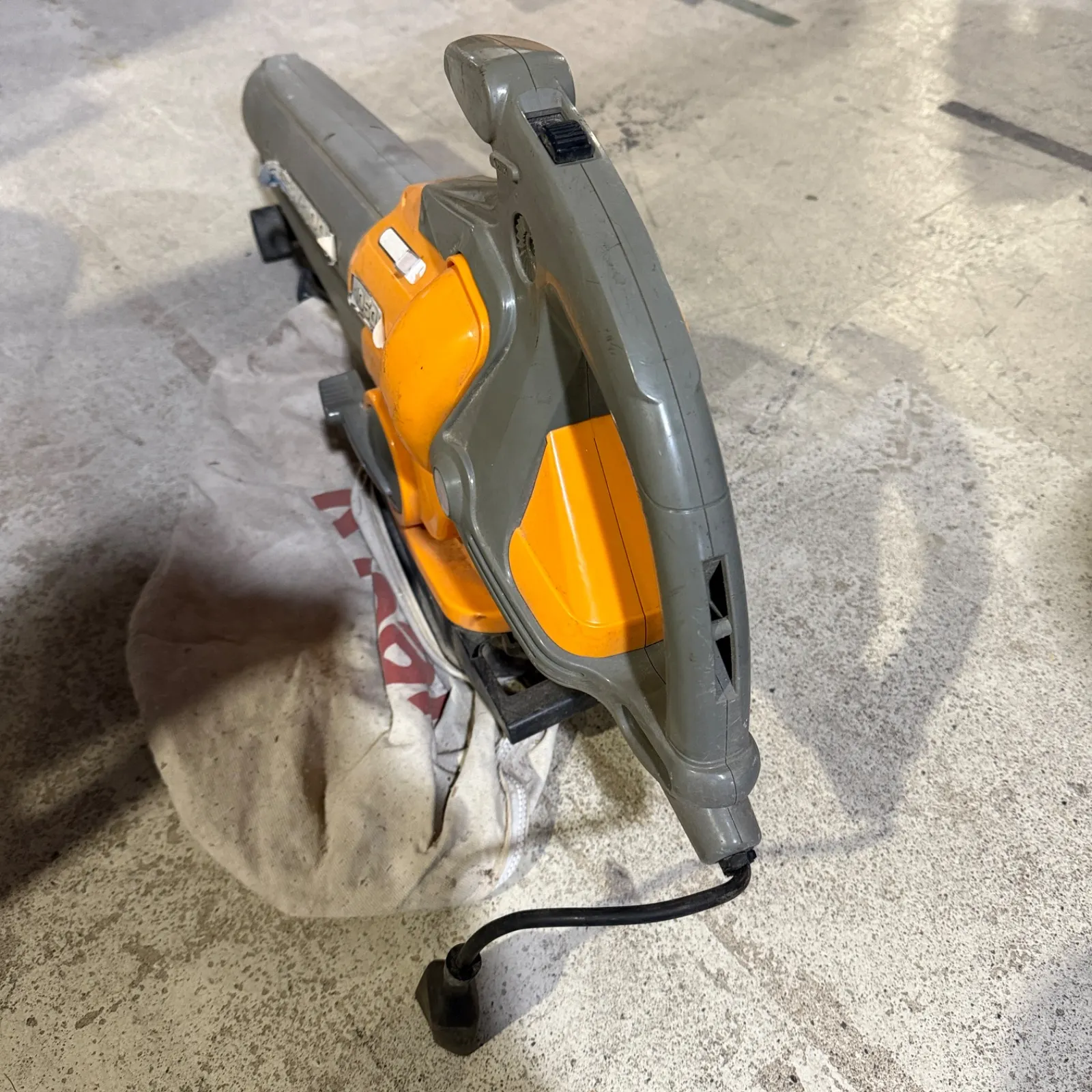 電動工具・エア工具 リョービ(RYOBI) ブロワバキューム RESV-1000