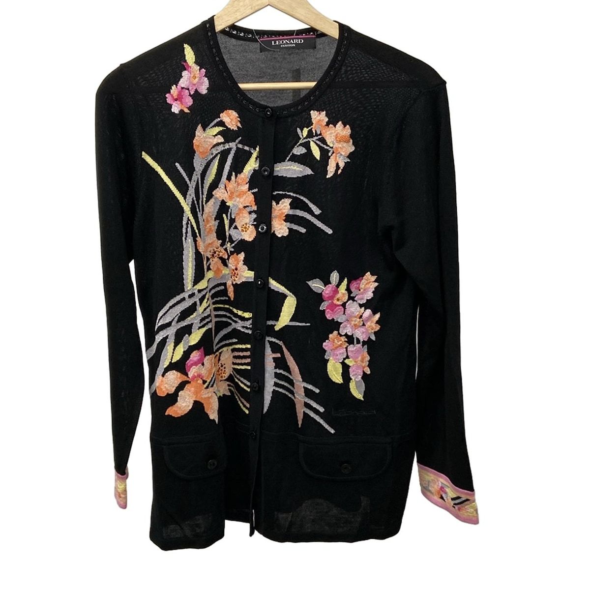 最終お値下げ　レオナール 長袖カーディガン黒色Lサイズ LEONARD(レオナール) カーディガン サイズ40美品 - 黒×ピンク×マルチ