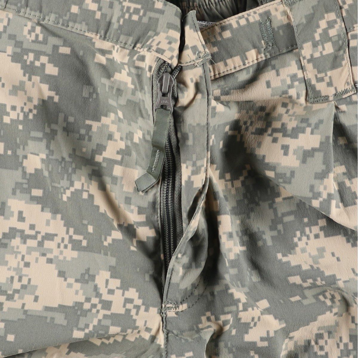  古着 ビッグサイズ 米軍実品 ECWCS GEN 3 LEVEL 5 迷彩柄 ACU デジタルカモ サスペンダー付き ソフトシェルパンツ L R eaa 602331 その他 メンズ