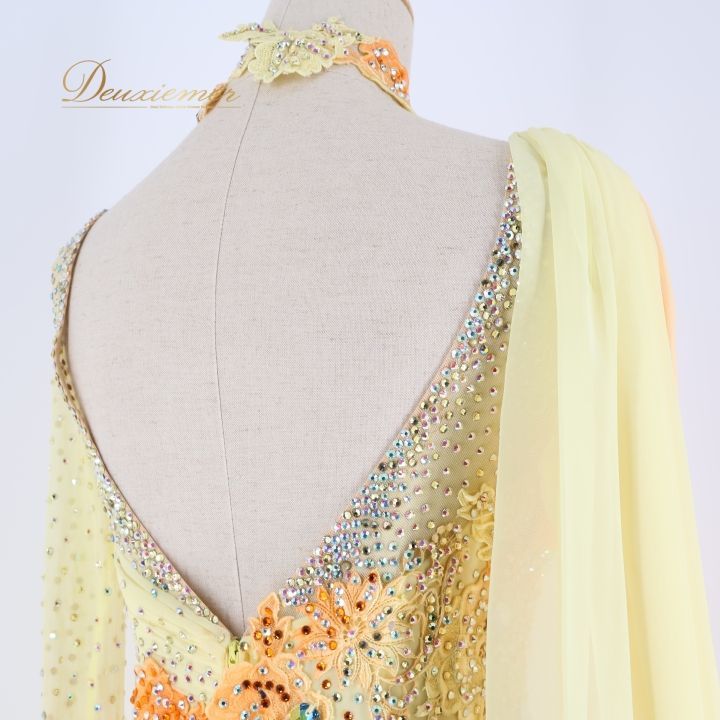 ヤナギダダンスウェア 明るい色