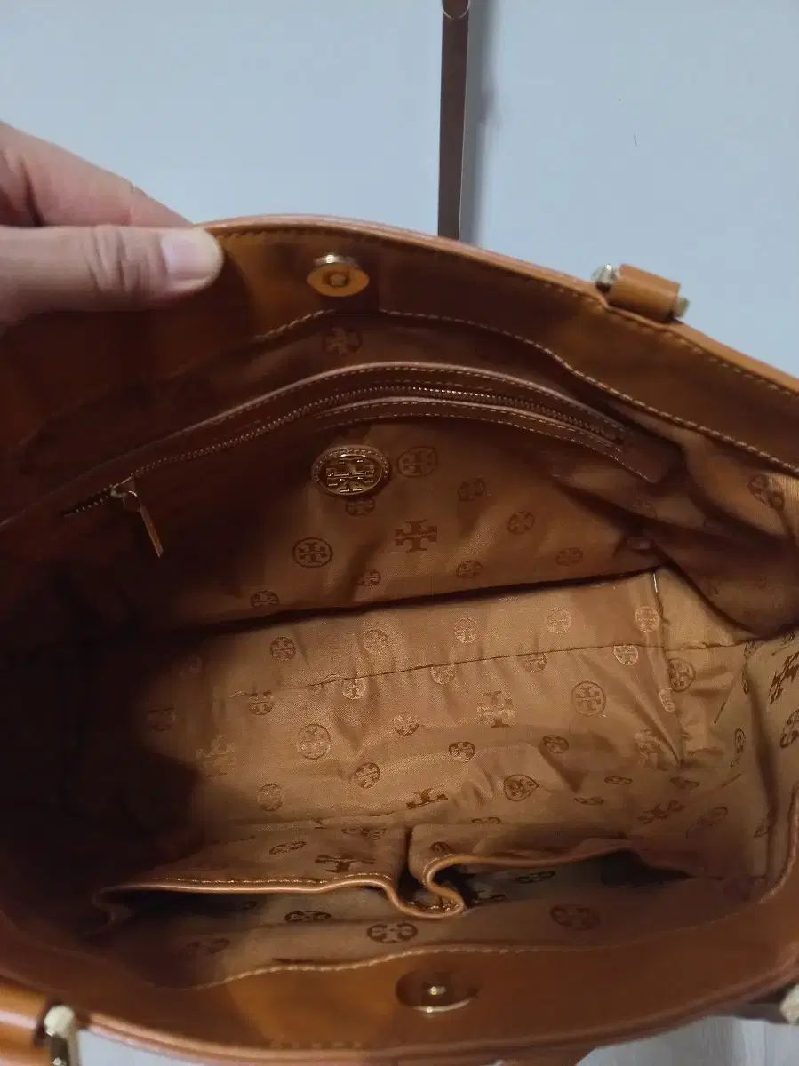 トリーバーチ ショルダーバッグ キャメル カラー 定番カラー 定番トップス