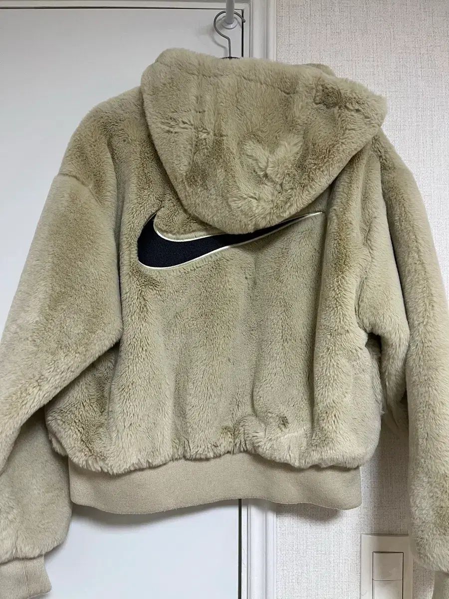 ナイキ ファー ウォームアップ ジャケット アイボリー