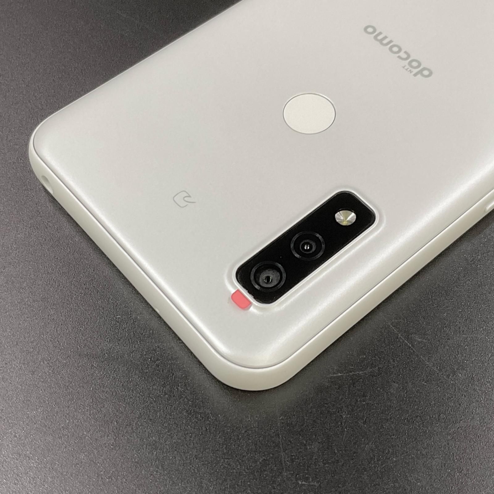 富士通 arrows We ホワイト docomo F-51B 白ロム 超美品 動作確認済