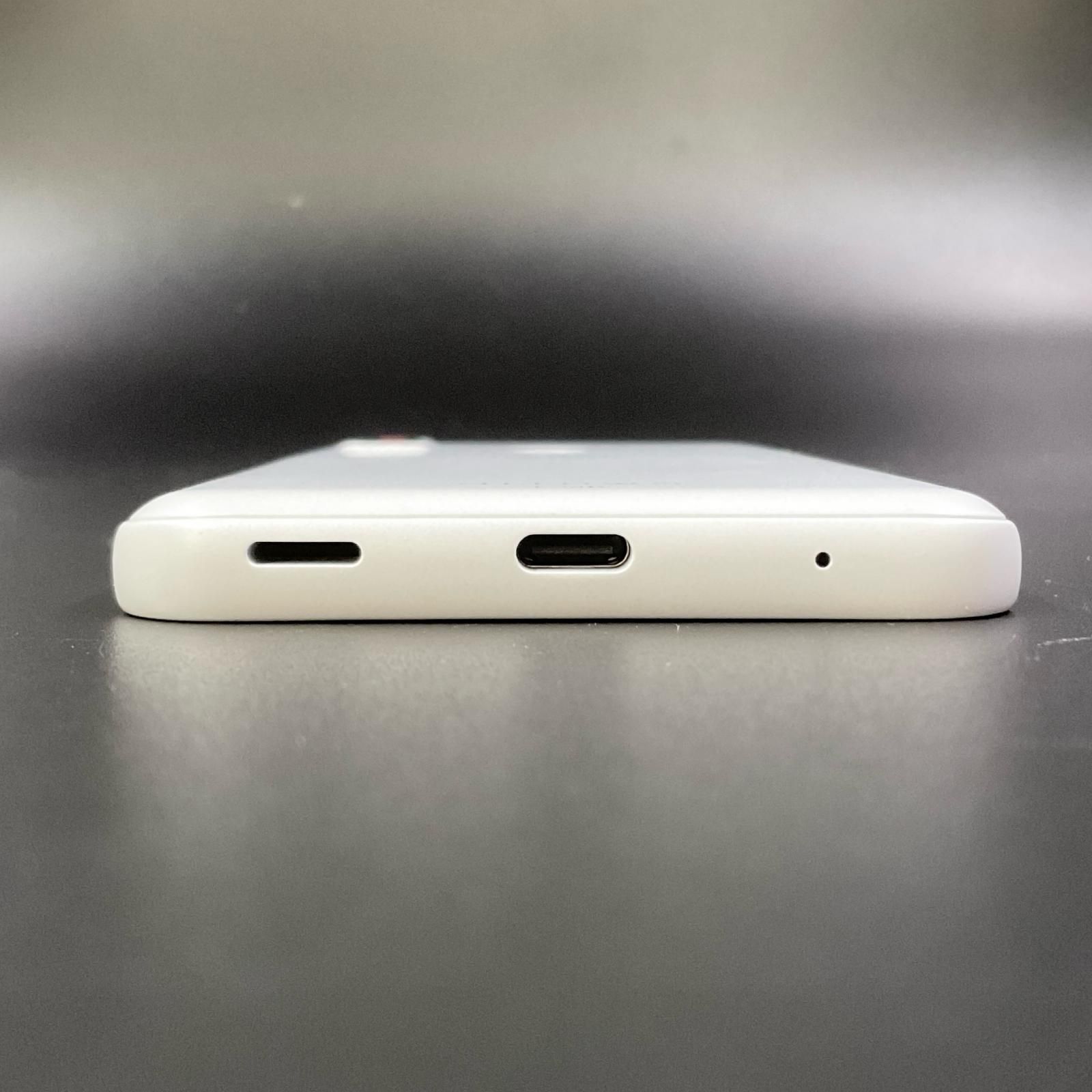 富士通 arrows We ホワイト docomo F-51B 白ロム 超美品 動作確認済