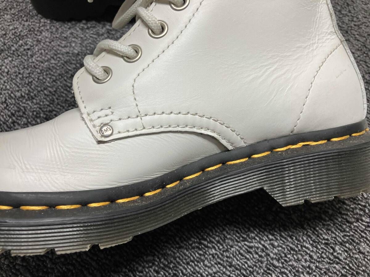 白 ショートブーツ