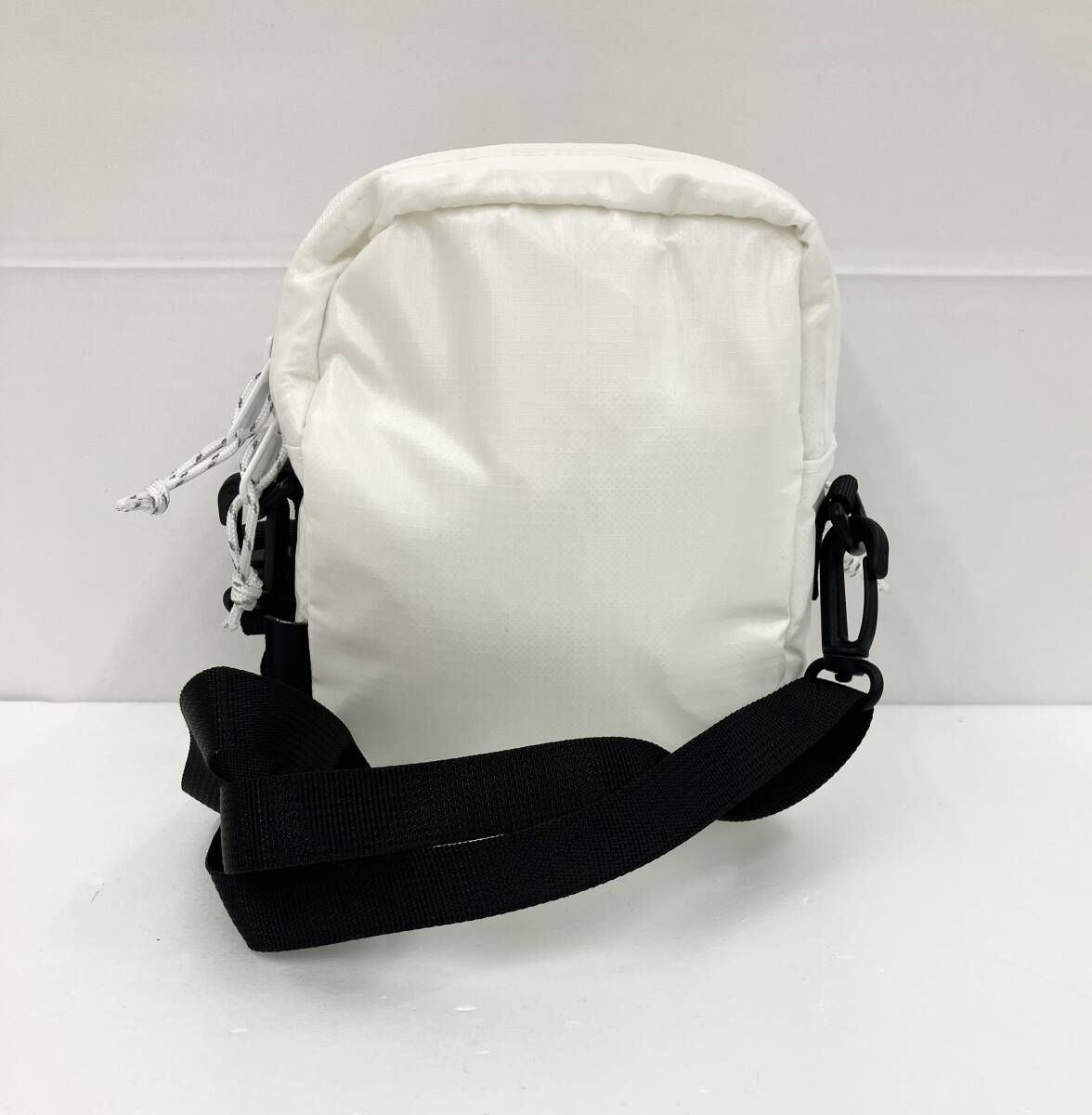 Supreme シュプリーム ショルダーバッグ 17 FW ボックスロゴ ホワイト 通年