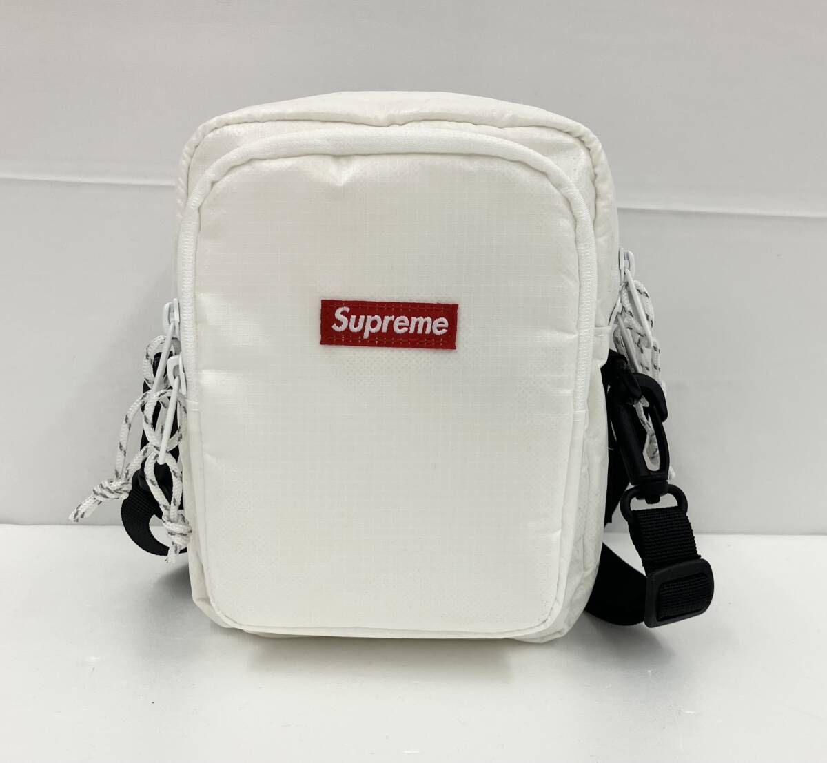 Supreme シュプリーム ショルダーバッグ 17 FW ボックスロゴ ホワイト 通年
