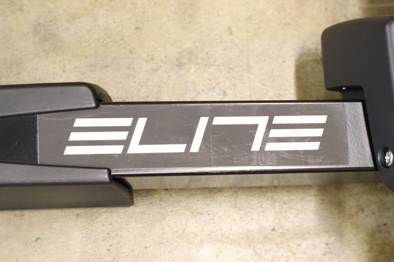 ELITE DIRETO 固定ローラー ブラック ELITE DIRETO 固定ローラー（Tacx